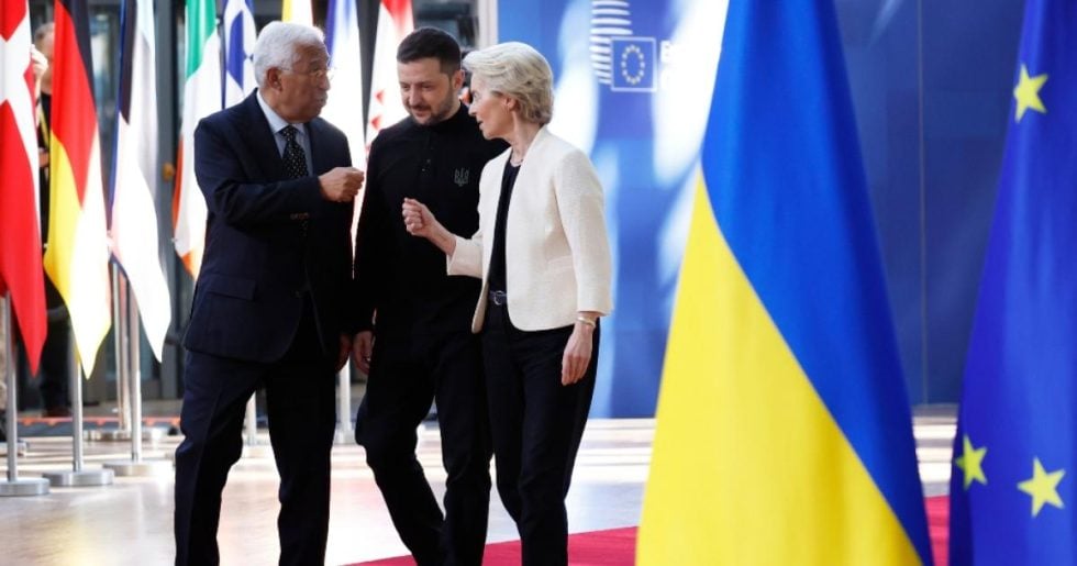 Πώς η Ε.Ε. θα παρακάμψει Ουγγαρία και Σλοβακία για να δώσει το δάνειο στην Ουκρανία
